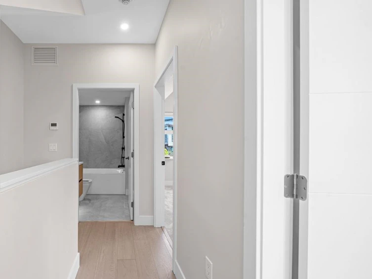 130 W Woodstock Avenue, Vancouver, BC, V5Y 0P4 - 17