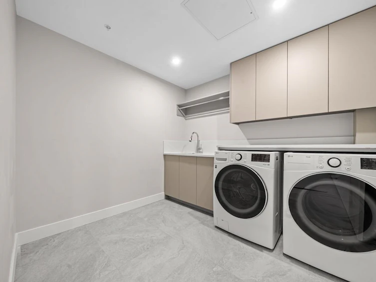 130 W Woodstock Avenue, Vancouver, BC, V5Y 0P4 - 8
