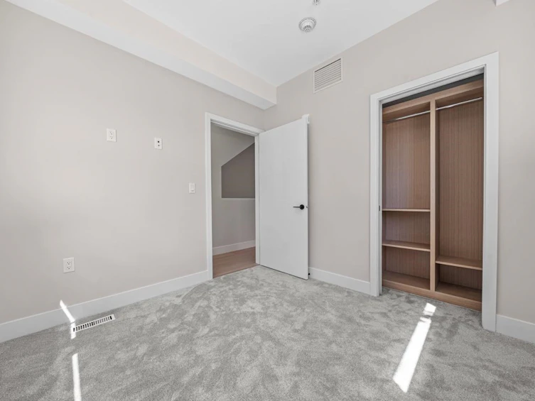 130 W Woodstock Avenue, Vancouver, BC, V5Y 0P4 - 16