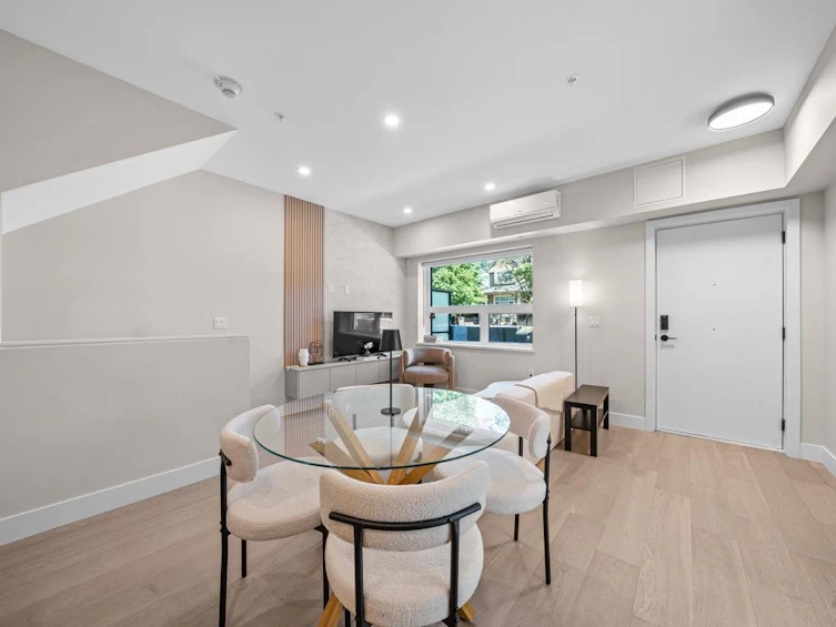130 W Woodstock Avenue, Vancouver, BC, V5Y 0P4 - 4