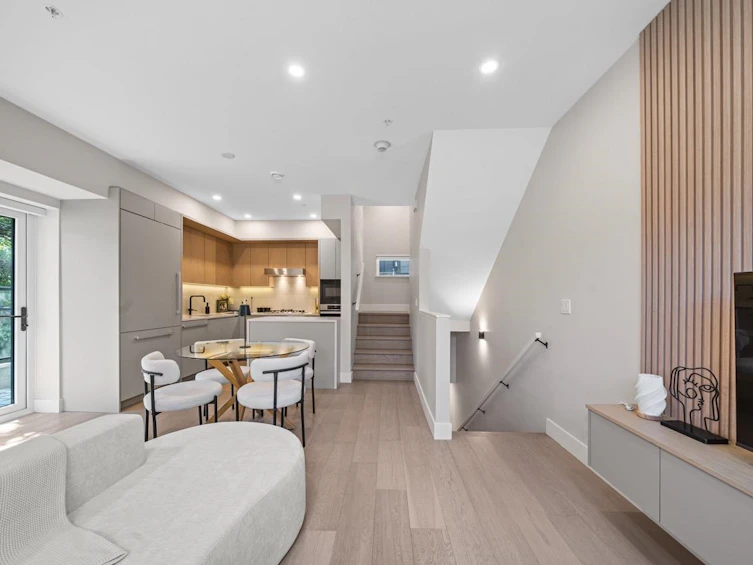 130 W Woodstock Avenue, Vancouver, BC, V5Y 0P4