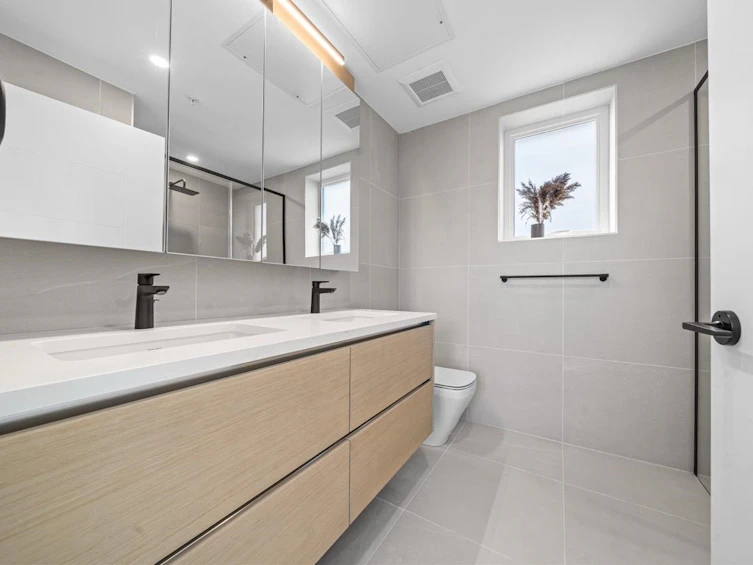 130 W Woodstock Avenue, Vancouver, BC, V5Y 0P4 - 22
