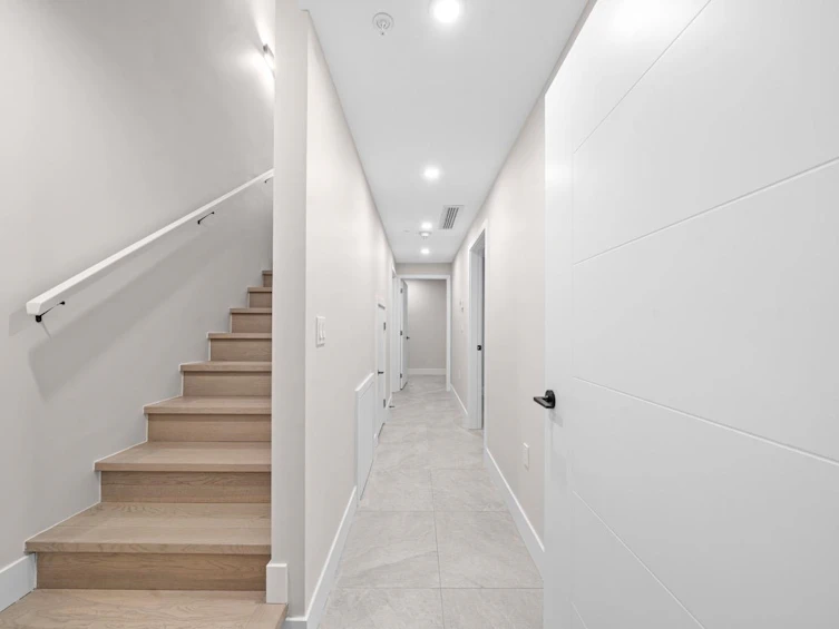 130 W Woodstock Avenue, Vancouver, BC, V5Y 0P4 - 7