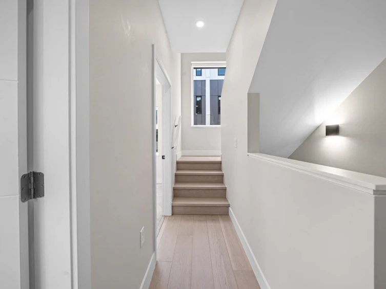 130 W Woodstock Avenue, Vancouver, BC, V5Y 0P4 - 14