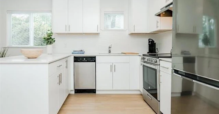 304-8690 Montcalm Street, Vancouver, BC, V6P 4P8 - 2