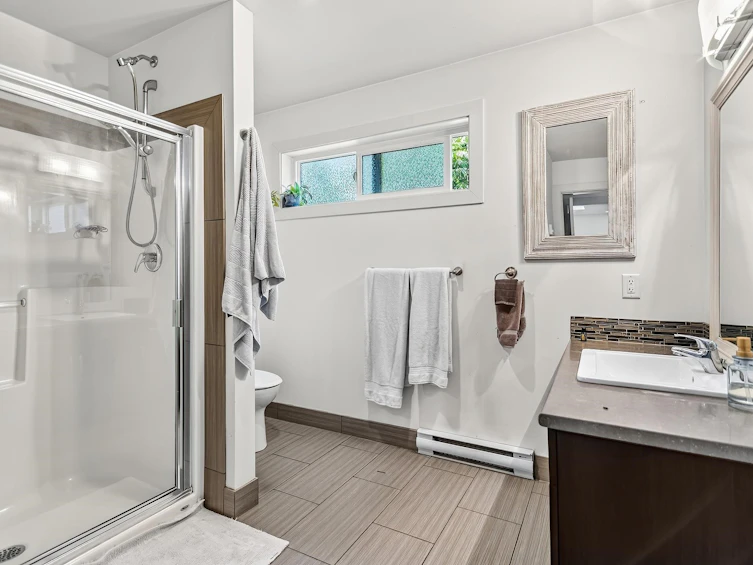 5631 Page Road, Sechelt, BC, V7Z 0N7 - 11