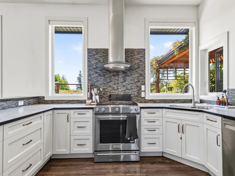 5631 Page Road, Sechelt, BC, V7Z 0N7 - 6