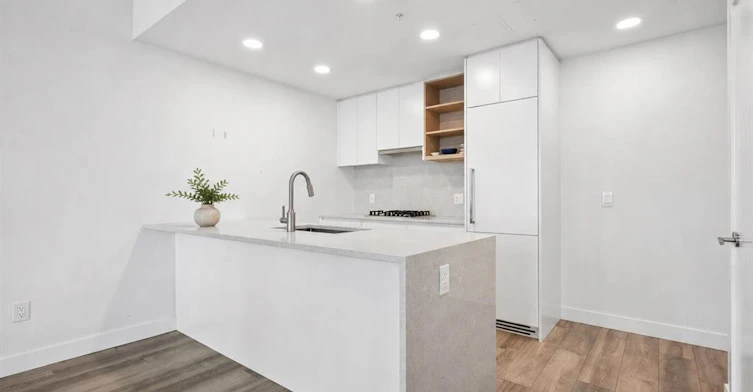 1X08-4433 Alaska Street, Burnaby, BC, V5C 5T3