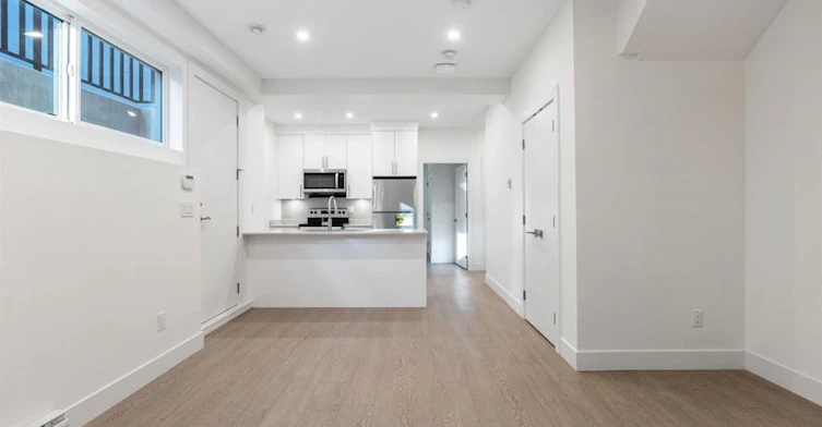 Basement-2644 Chesterfield Avenue, North Vancouver, BC, V7N 3M2 - 3