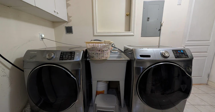 ROOMS in SHARED-4XXX Reid Street, Vancouver, BC, V5R 3Y6 - 3