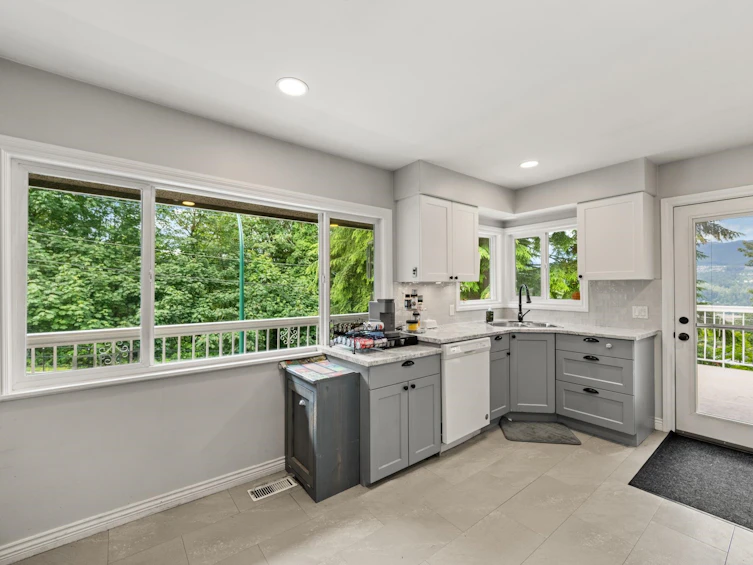 1001 Gatensbury Street, Coquitlam, BC, V3J 5J6 - 5