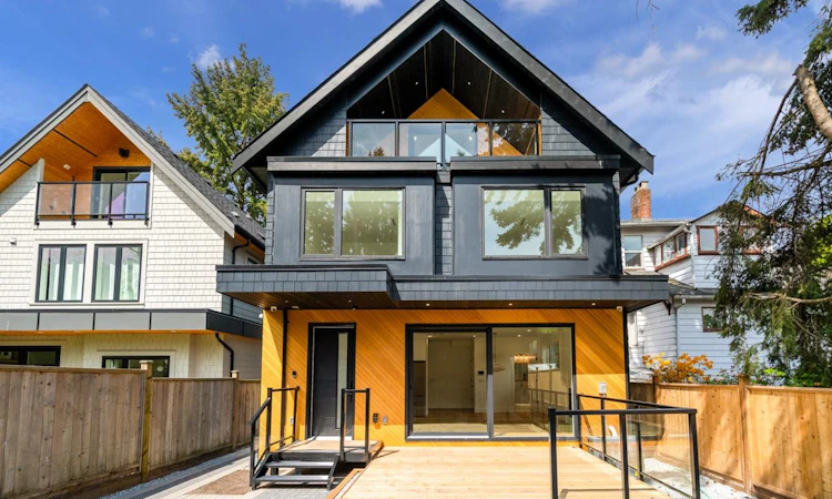 2-950 W 17th Avenue