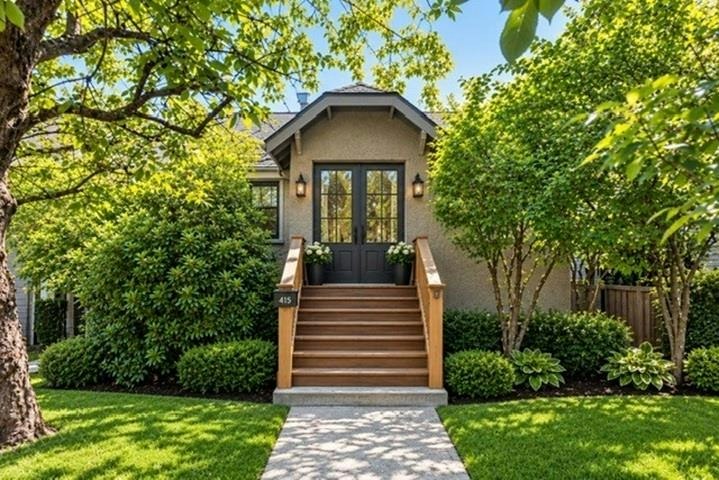 415 Seventh Street, New Westminster, BC, V3M 3L2