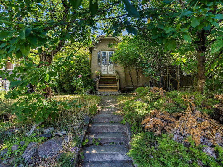 415 Seventh Street, New Westminster, BC, V3M 3L2 - 2