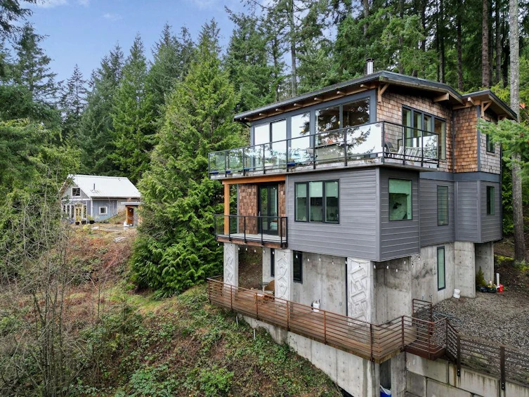 1572 Mountain Road, Gibsons, BC, V0N 1V2