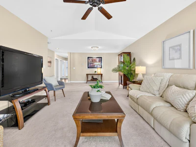 210-7156 121 Street - 5
