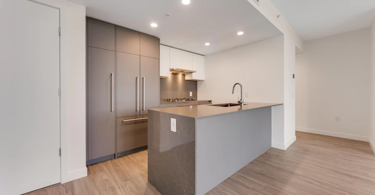 708-2135 Springer Avenue, Burnaby, BC, V5B 0C1 - 2