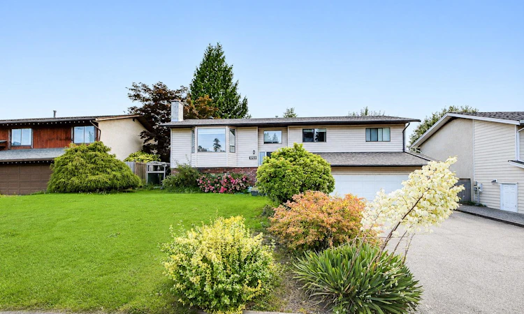 3733 Dunsmuir Way