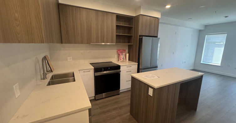30X-82 1st Street, New Westminster, BC, V3L 0L8 - 2