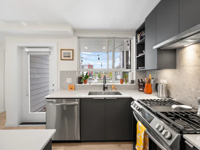 401-7920 206 Street - 3