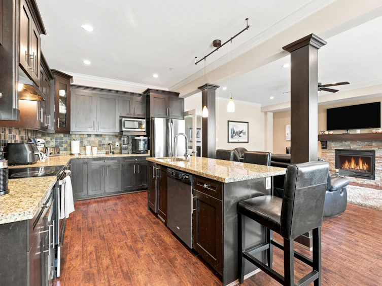 24176 104 Avenue, Maple Ridge, BC, V2W 1J2 - 2