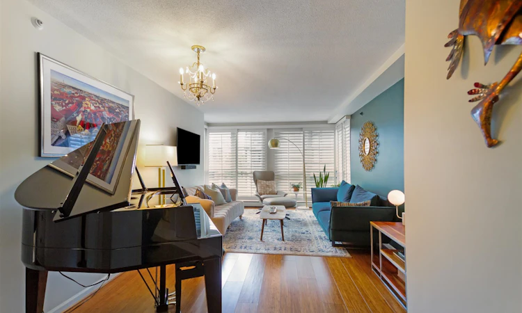 3F-199 Drake Street