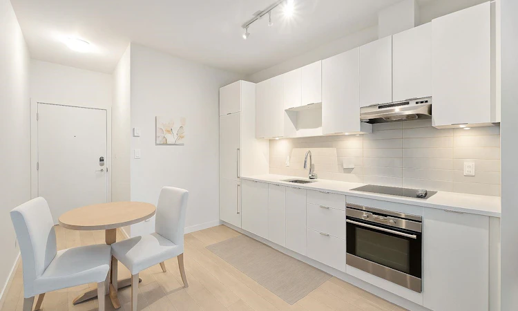 410-13678 Grosvenor Road