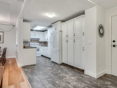 B207-4821 53 Street - 3