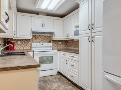 B207-4821 53 Street - 5