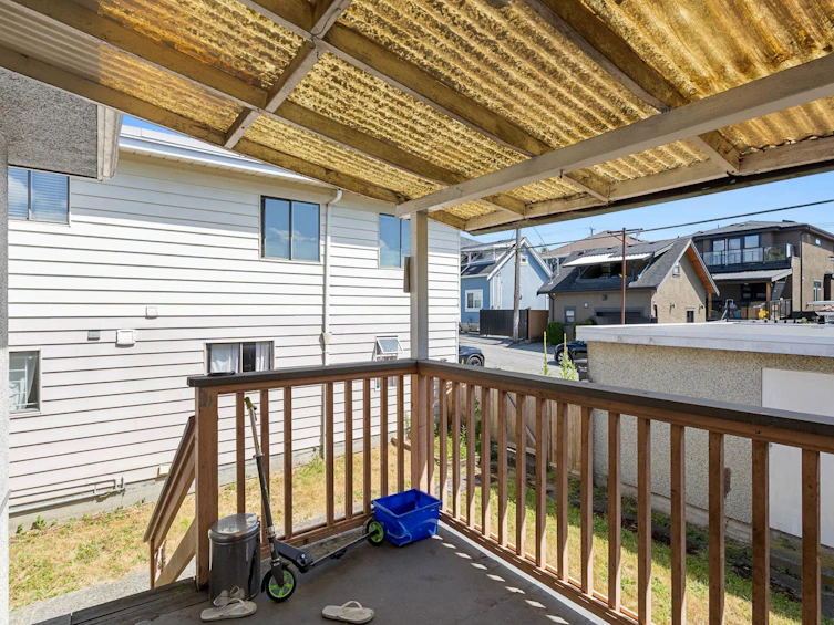 3186 E 28th Avenue, Vancouver, BC, V5R 1S7 - 35