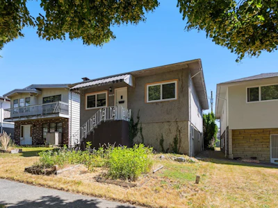 3186 E 28th Avenue - 2