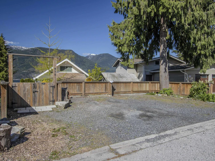 615 Shaughnessy Place, Squamish, BC, V8B 1J1 - 37