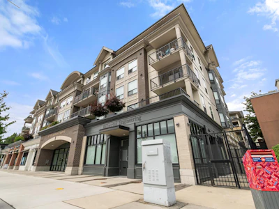 425-2493 Montrose Avenue - 4