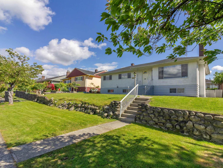 4810 Fairlawn Drive, Burnaby, BC, V5C 3R8