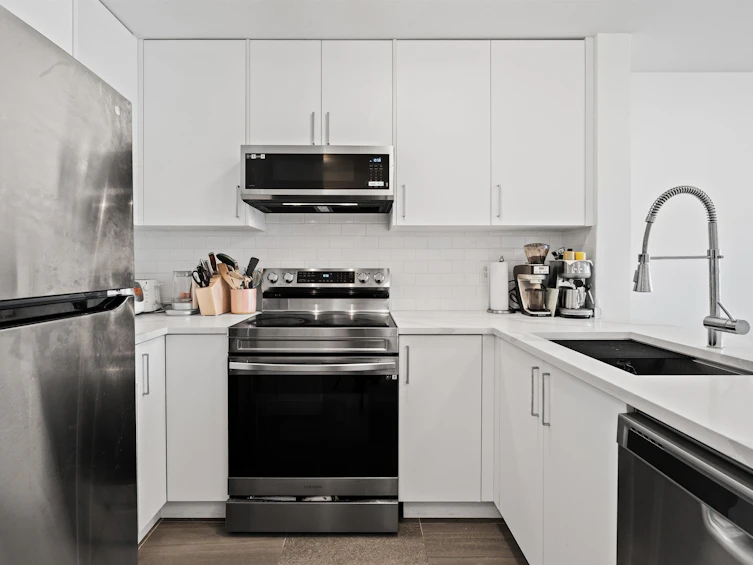 302-5818 Lincoln Street, Vancouver, BC, V5R 4P7 - 10