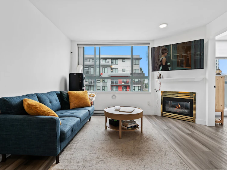 302-5818 Lincoln Street, Vancouver, BC, V5R 4P7 - 2