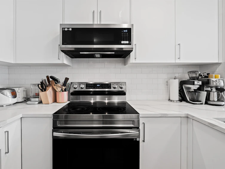302-5818 Lincoln Street, Vancouver, BC, V5R 4P7 - 12