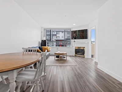 302-5818 Lincoln Street - 5