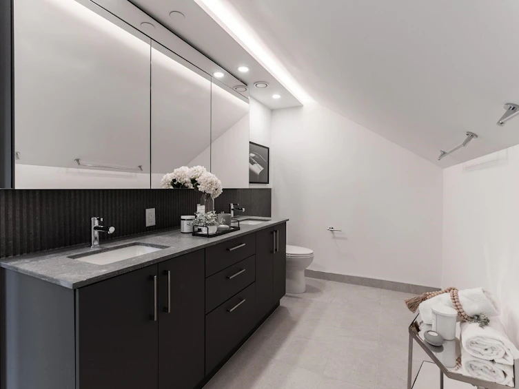 1-60 E 17th Avenue, Vancouver, BC, V5V 1A2 - 17