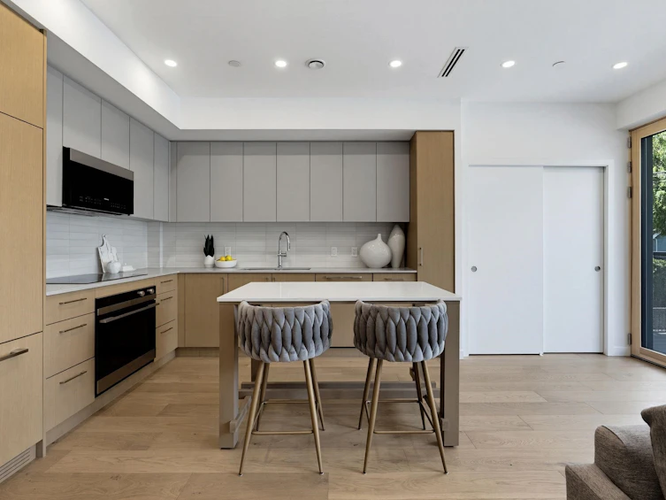 1-60 E 17th Avenue, Vancouver, BC, V5V 1A2 - 2
