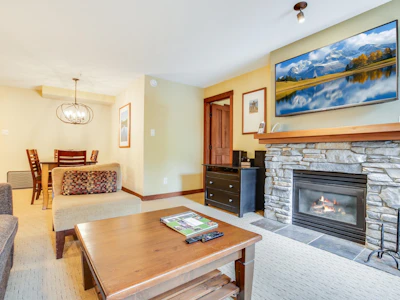 303G2-4653 Blackcomb Way - 3