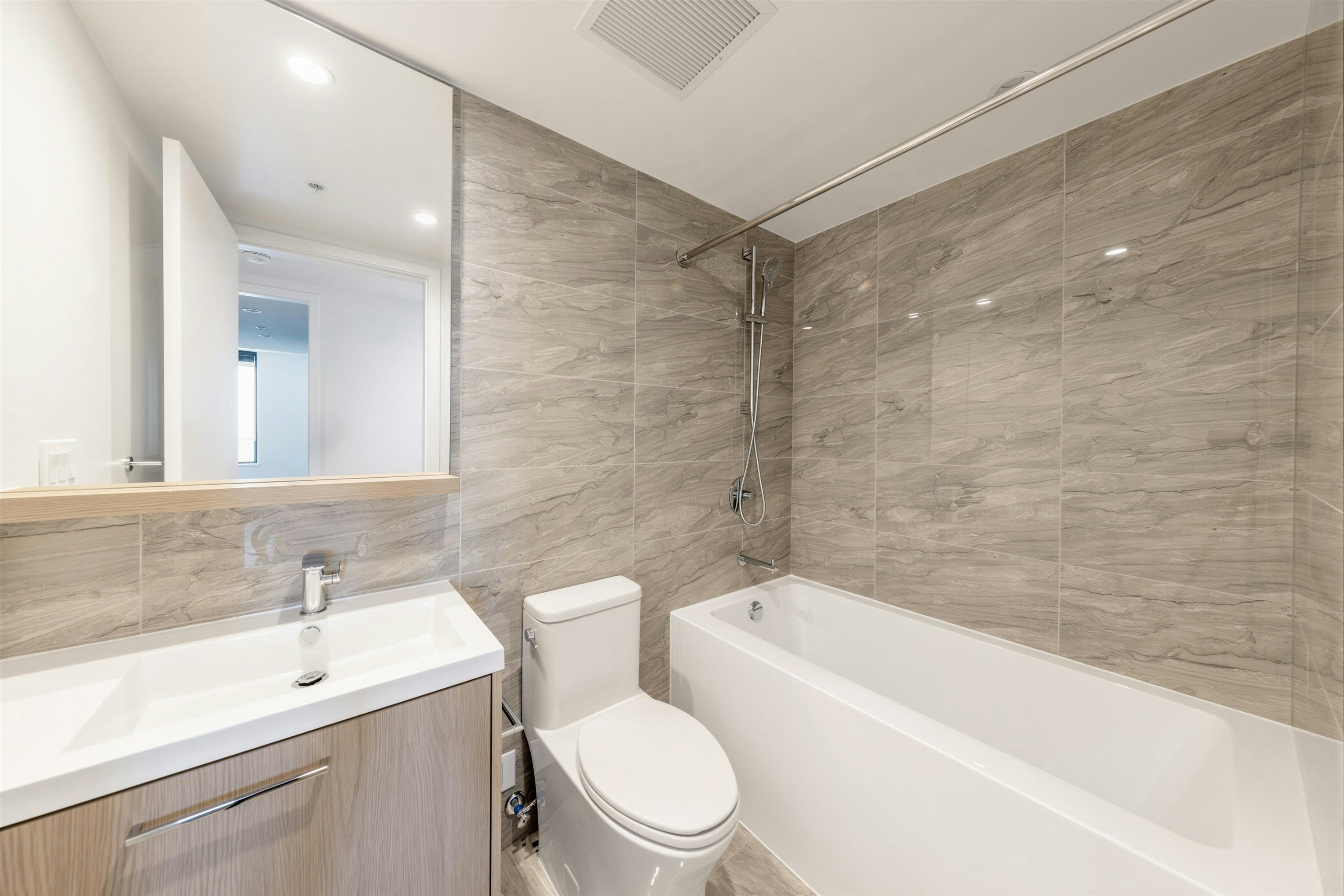 2810-6608 Sussex Avenue, Burnaby, BC, V5H 3C7 - 18