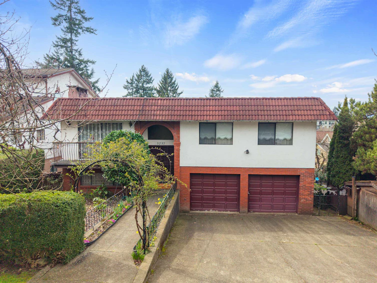 3237 Dumfries Street, Vancouver, BC, V5N 3S4 - 2