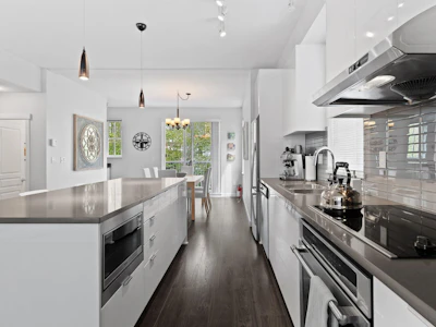 126-5550 Admiral Way - 3