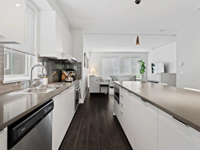 126-5550 Admiral Way - 4