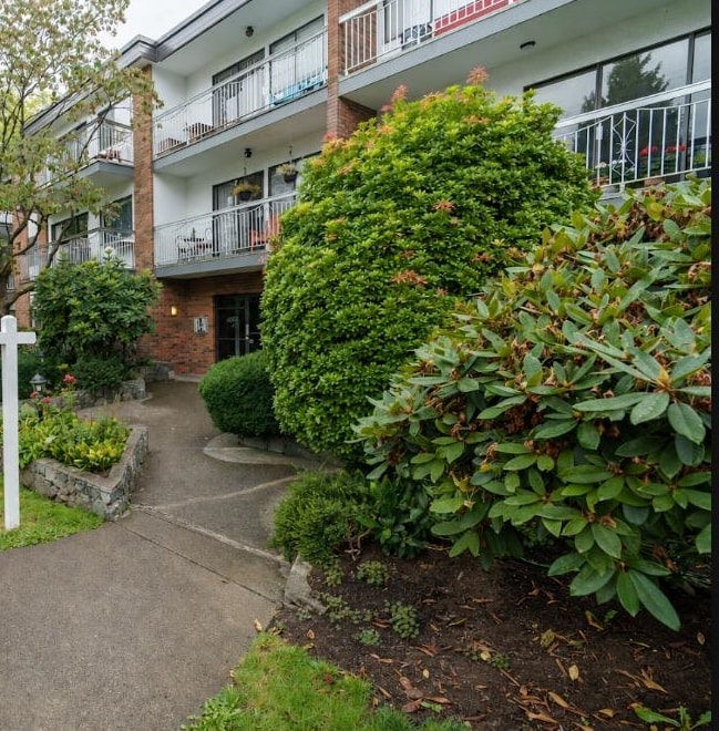 103-1950 W 8th Avenue, Vancouver, BC, V6J 1W3