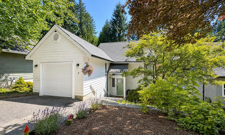7 Maude Court