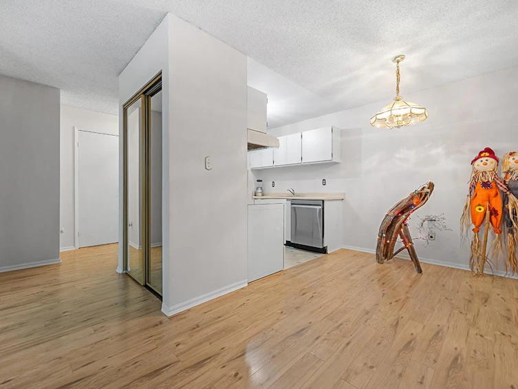 109-8231 Granville Avenue, Richmond, BC, V6Y 3A4 - 8