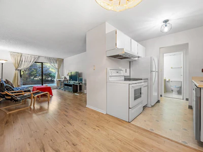 109-8231 Granville Avenue - 5