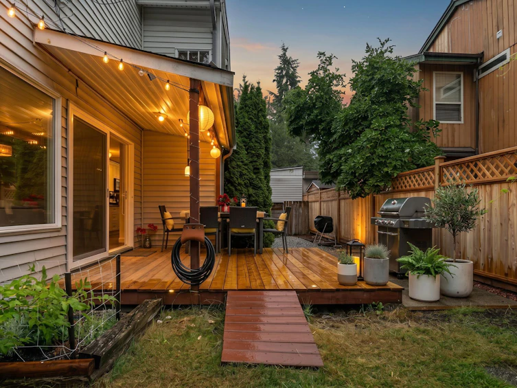 886 Pinebrook Place, Coquitlam, BC, V3C 4B9